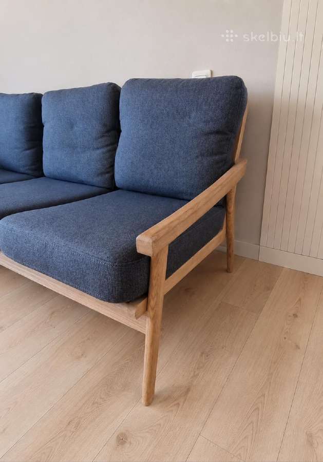 Sofa ąžuoliniu rėmu