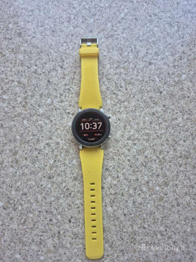 Amazfit gtr su pakrovėju