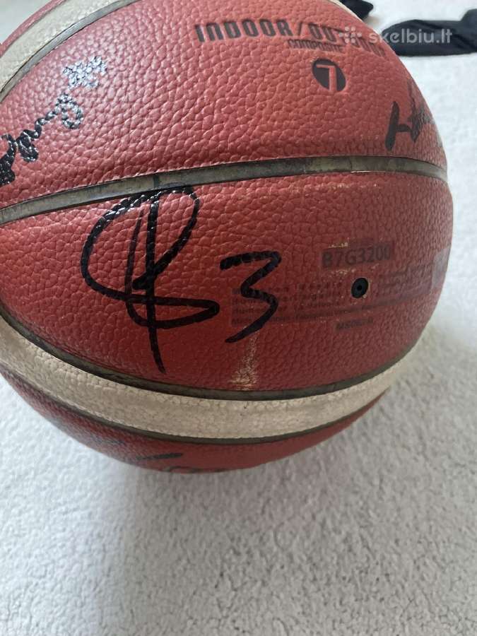 Kauno „žalgirio“ žaidėjų autografai ant kamuolio