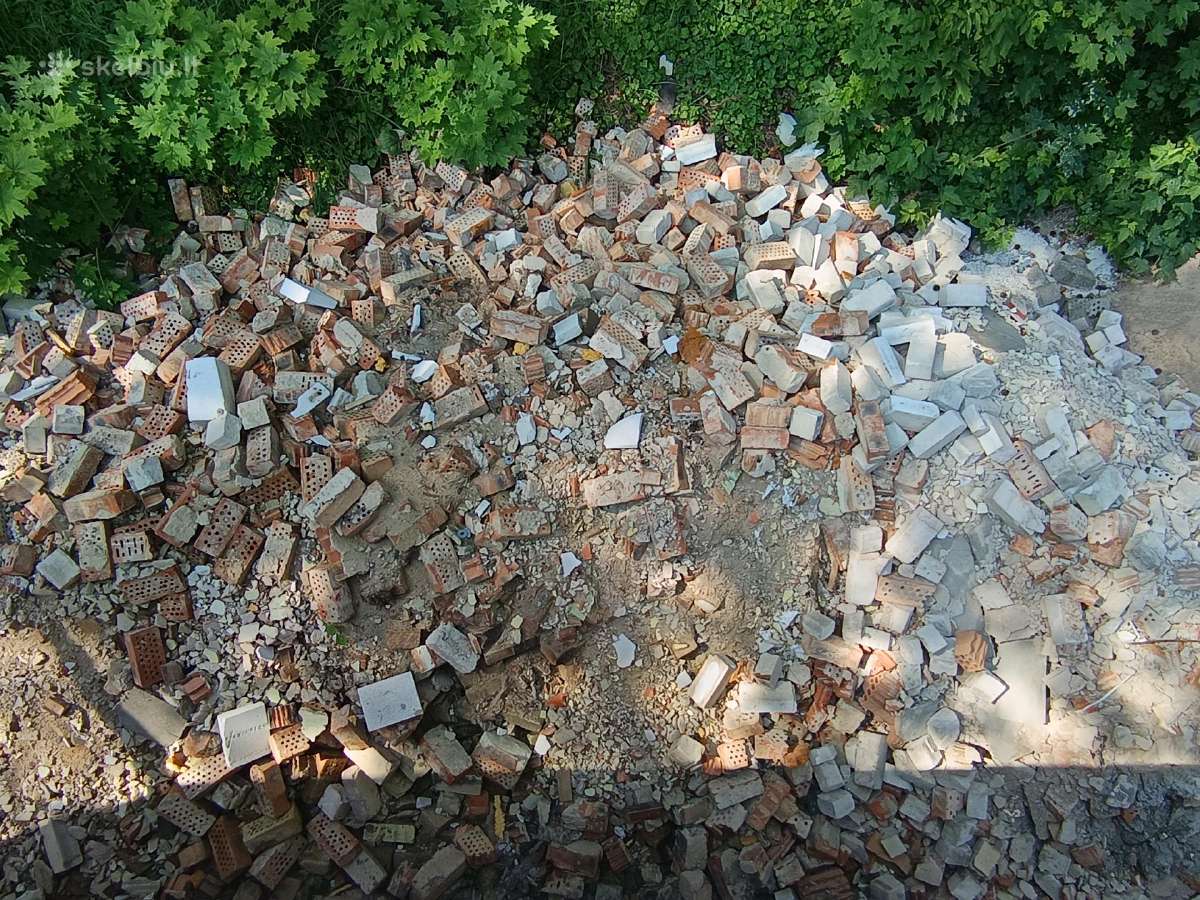 Atiduodu plytas ir švarų statybinį gruzą / plytas