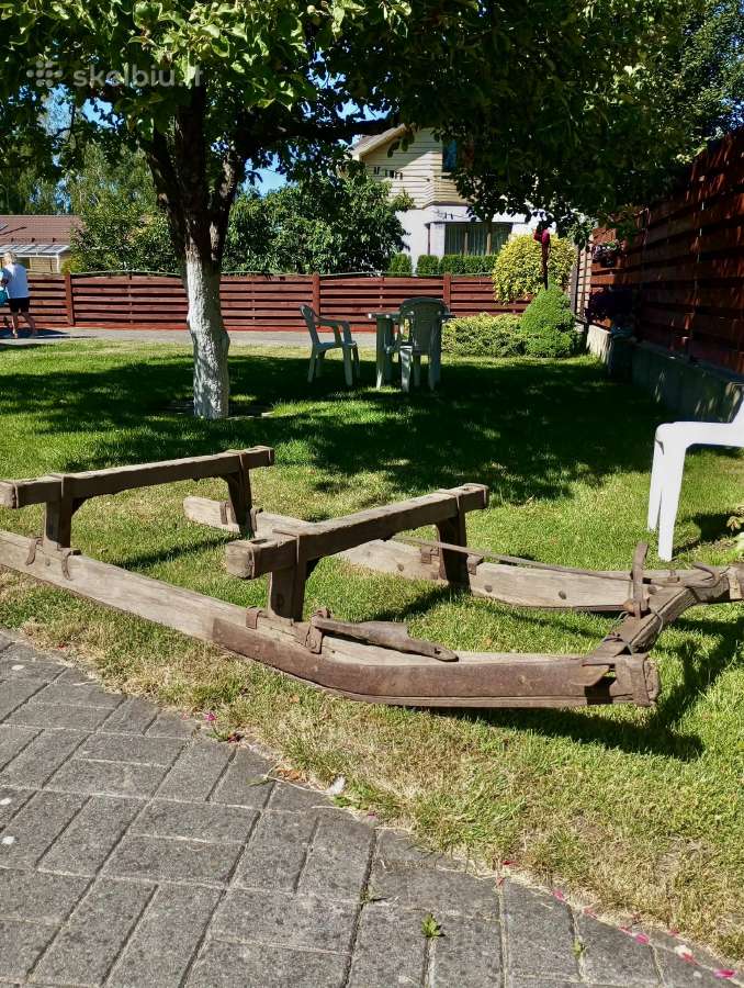 Atiduodamos autentiškos senovinės medinės rogės