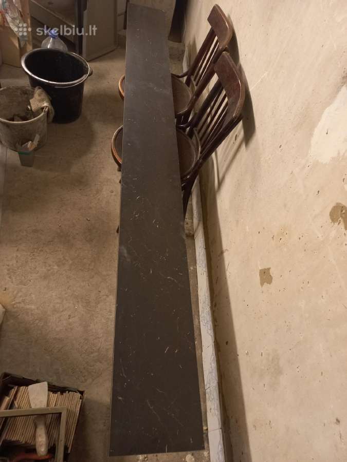 Ikea Säljan stalviršio likutis