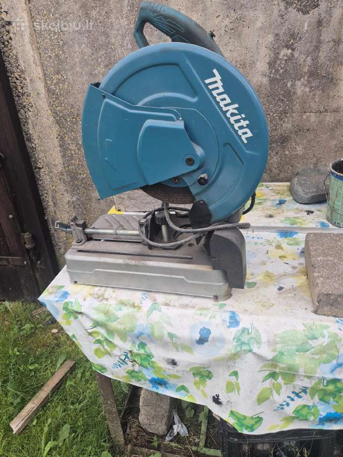 Metalo pjovimo staklės