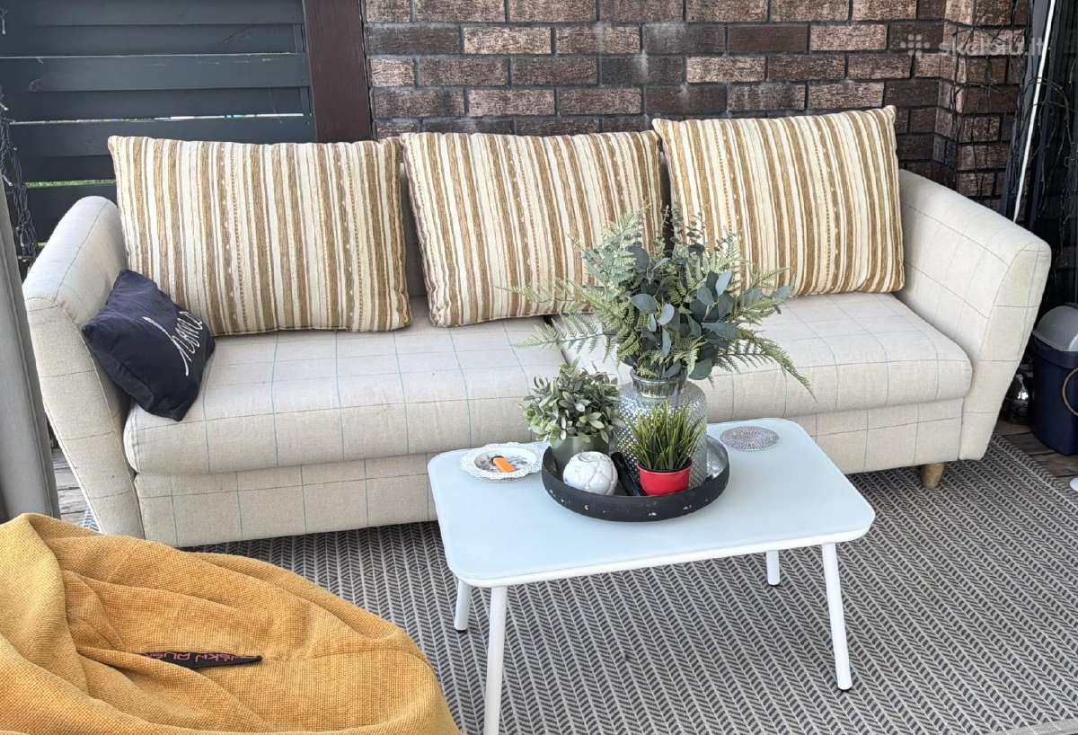 Sofa lova su patalynes deze