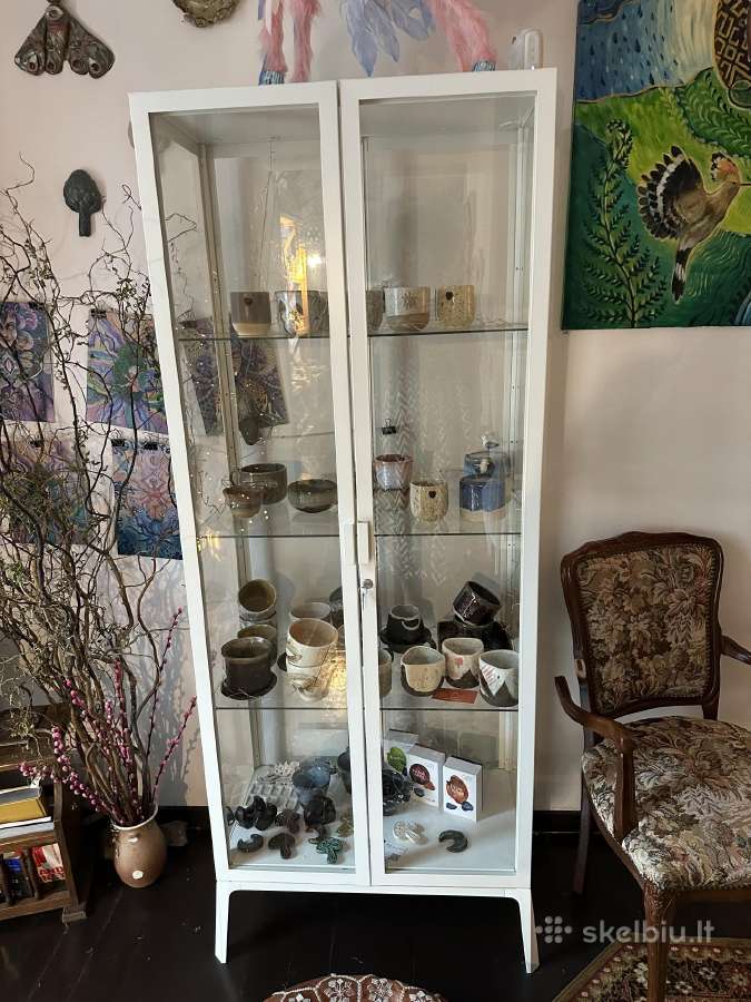 Ikea stiklinė vitrina
