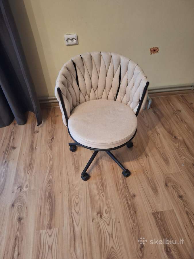 Kėdė besisukanti.