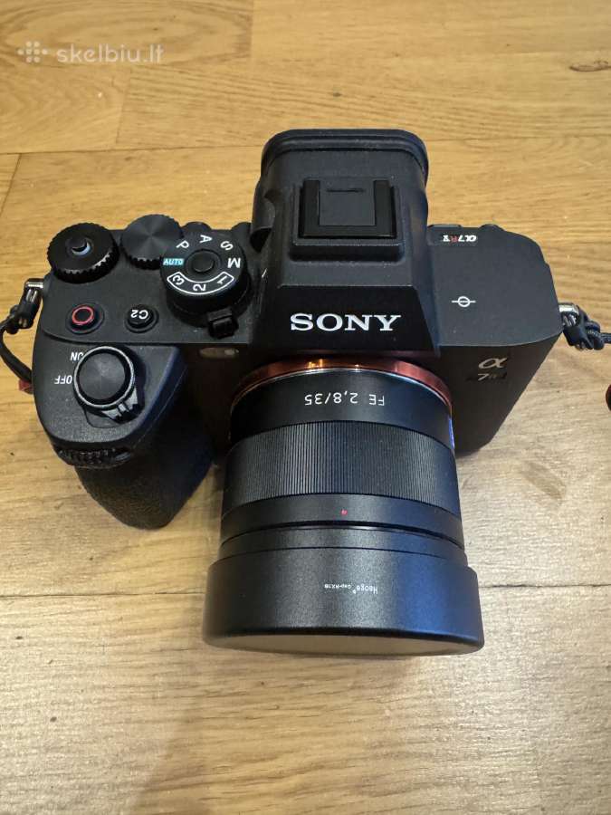 Parduodu idealios būklės Sony A7r V fotoaparatą.