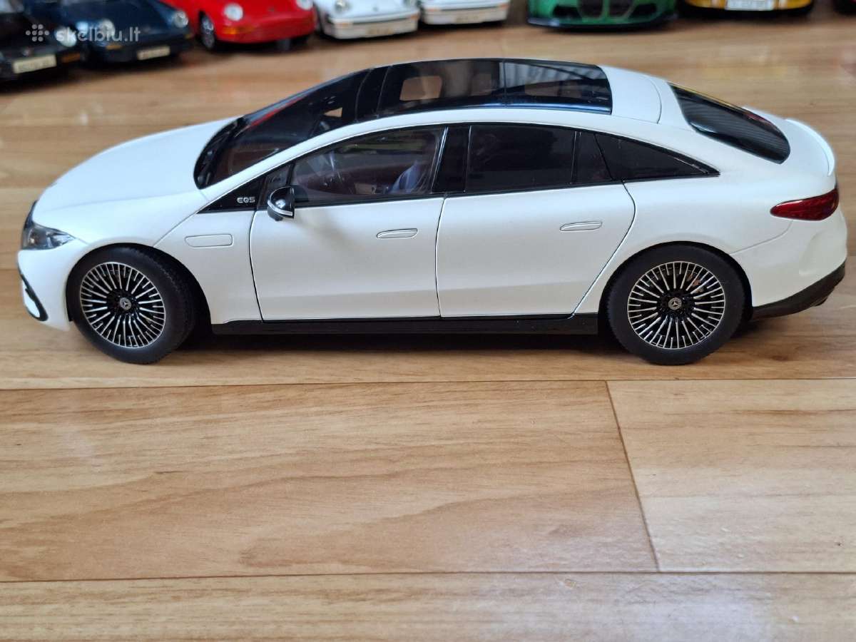 1:18 dilerinis Mercedes Eqs
