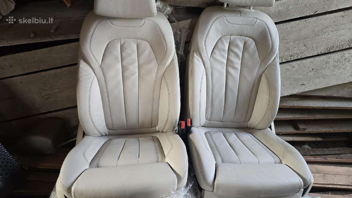 Bmw F15 salonas.