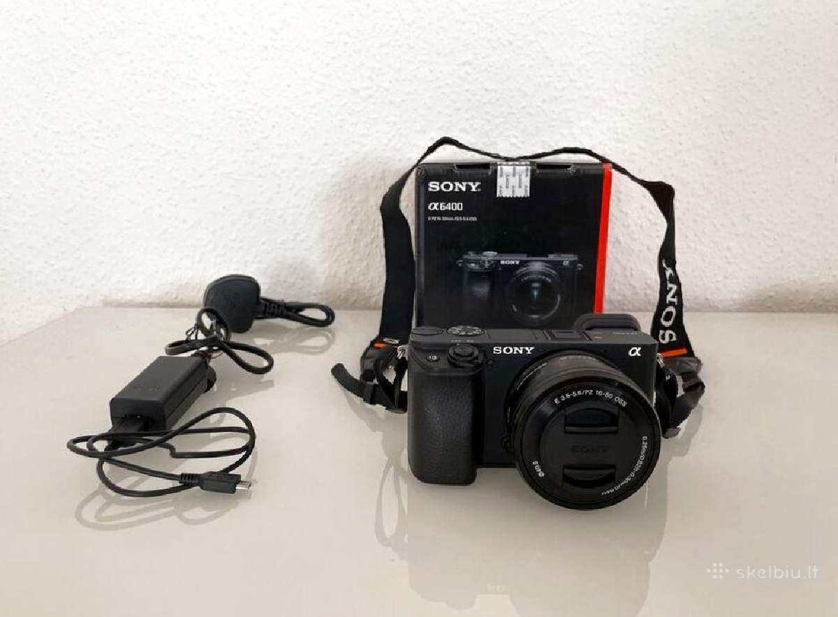 Sony Alpha a6400 su 16–50 mm objektyvu