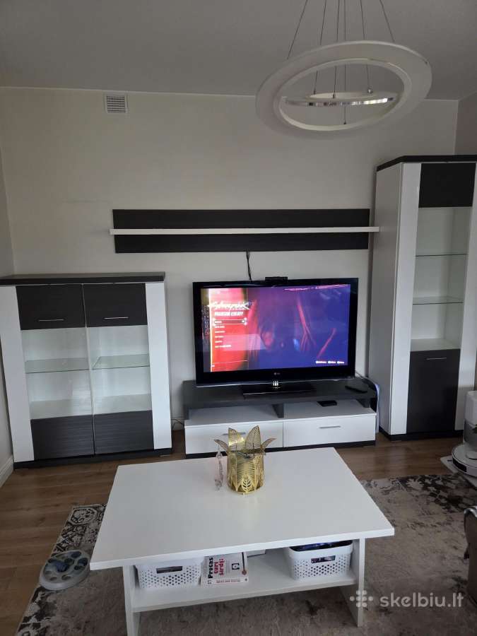 Parduodu sekciją su staliuku 200€