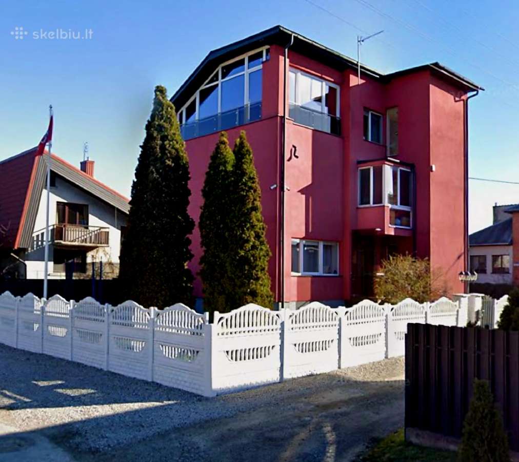 Parduodamas pilnai renovuotas, šiltas