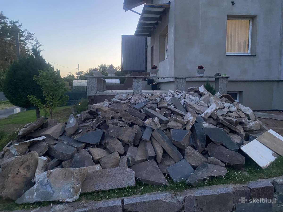 Gruzas dovanoju prisidesiu € išvezant Lapiu sen