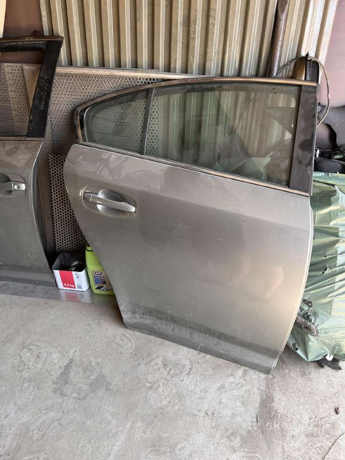Toyota Avensis T27 2.2 dyzelinas dalimis - nuotraukos Nr. 3