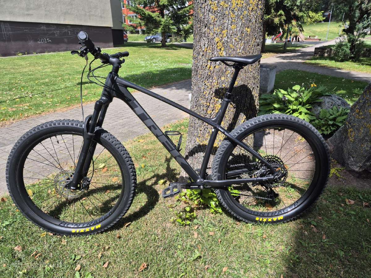 Trek roscoe 7 2021m. Rėmas XL. Ratai 27.5 plius.