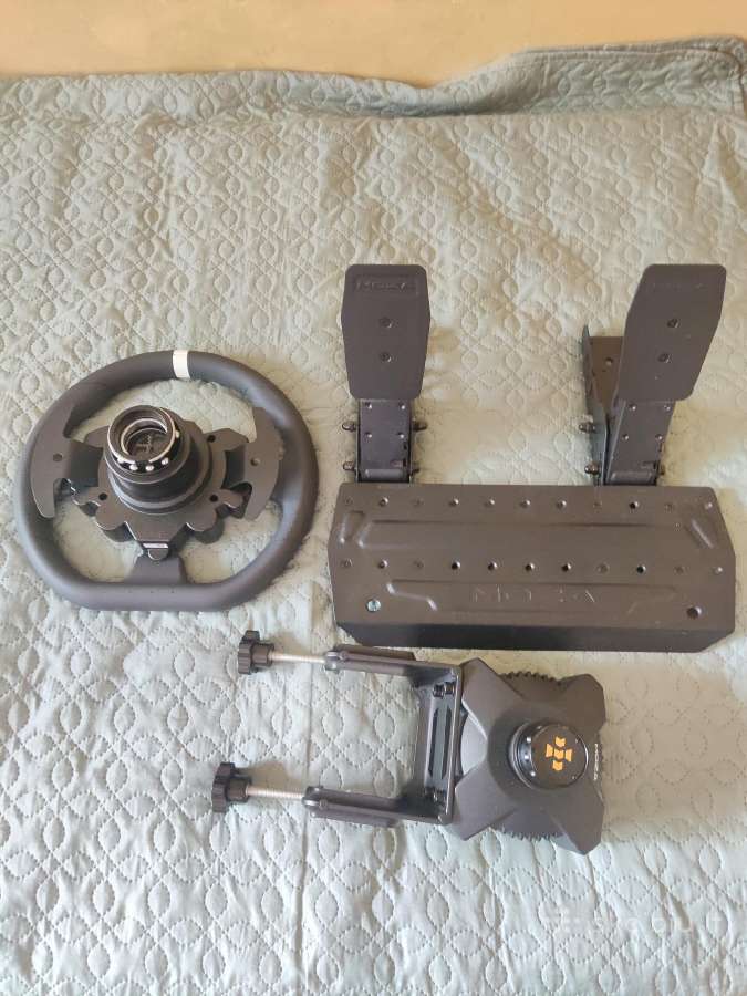 Moza r3 vairas su pedalais