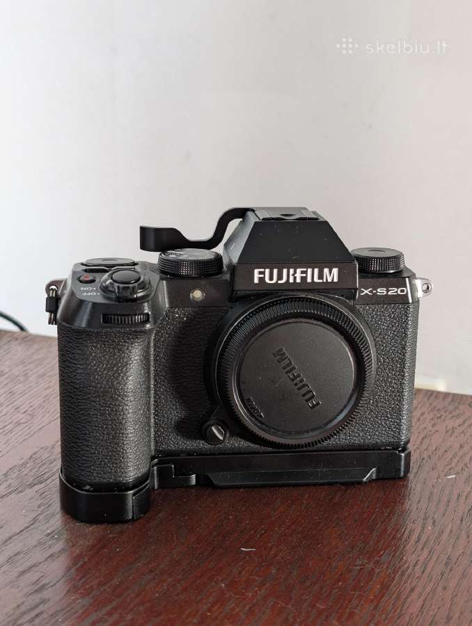 Fuji x s20 komplektas + objektyvai