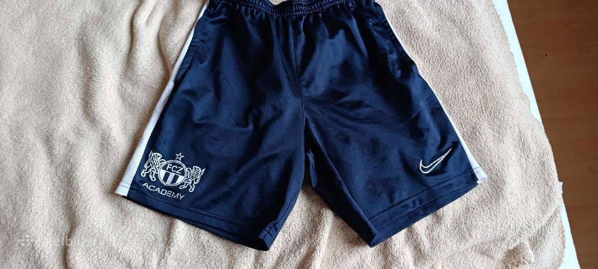 Nike šortai 12-13 metų