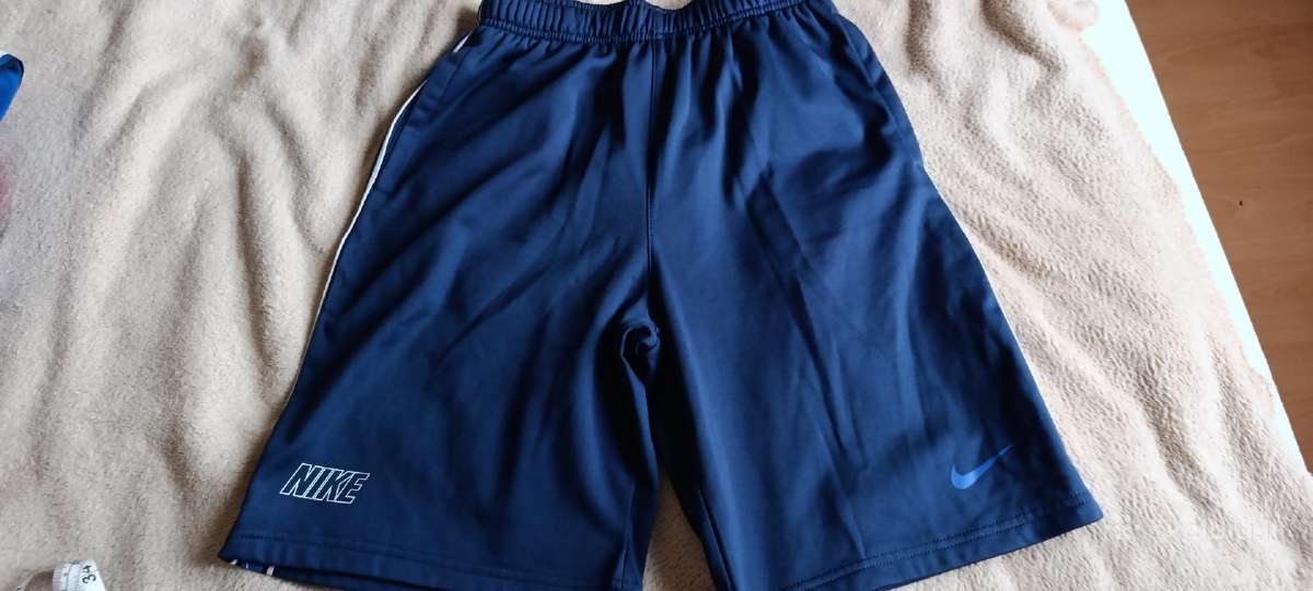 Nike šortai S dydžio