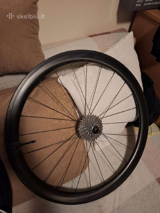 Karboniniai ratai ( rim brake )