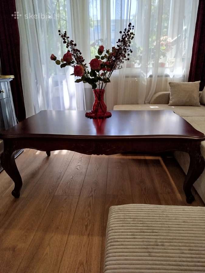Parduodamas žurnalinis stalas