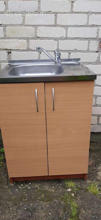 Virtuvinė spintelė su kriaukle ir maišytuvu