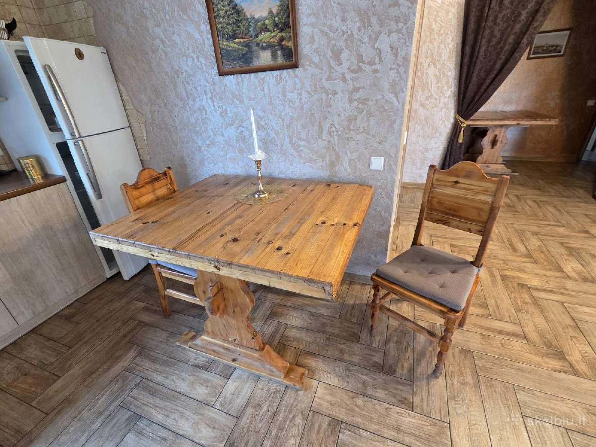 Mediniai stalai ir kėdės - nuotraukos Nr. 6