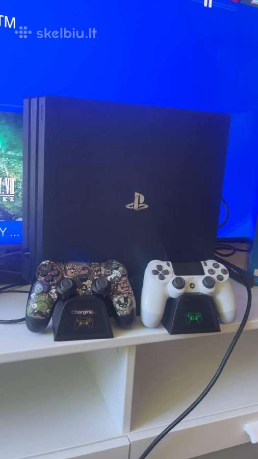 Ps4 pro su zaidimais ir priedais