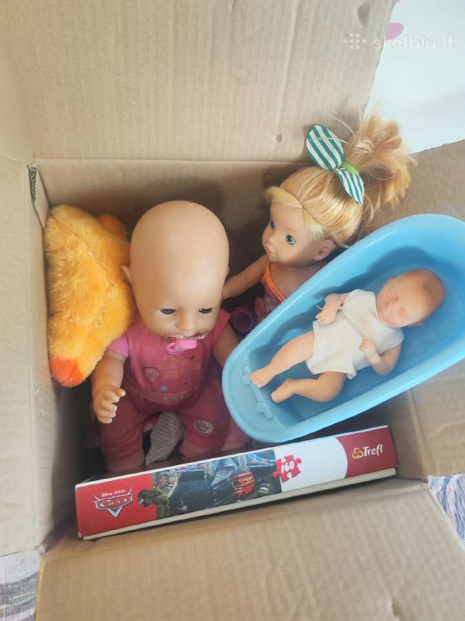 Didelė dėžė žaislų lėlių