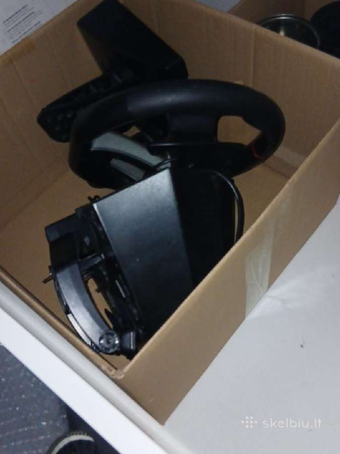 Parduodu veikianti vaira xbox su pedalais