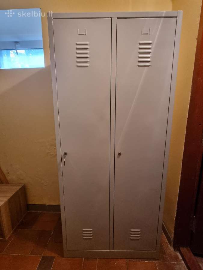 Metalinė persirengimo spinta