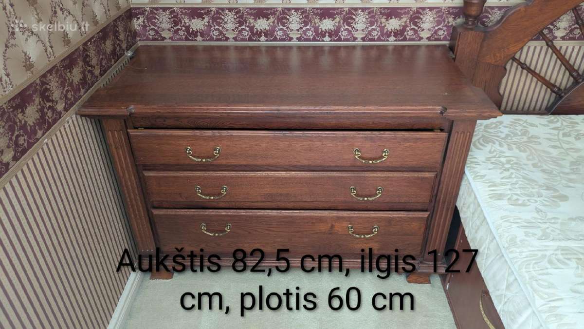 Ąžuolo masyvo komoda