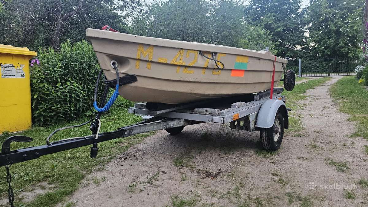 Plastikinė irklinė valtis su priekaba
