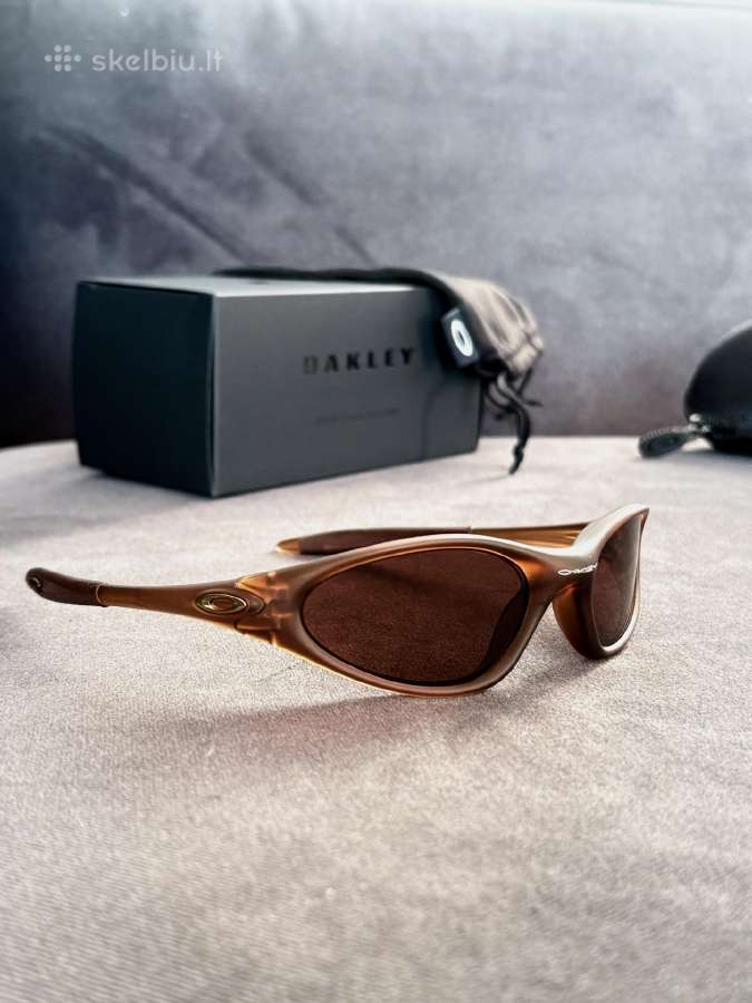 Oakley minute
