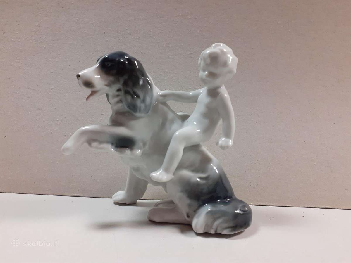 Vintažinė kupidono su šuniuku statulėlė H-11,5cm
