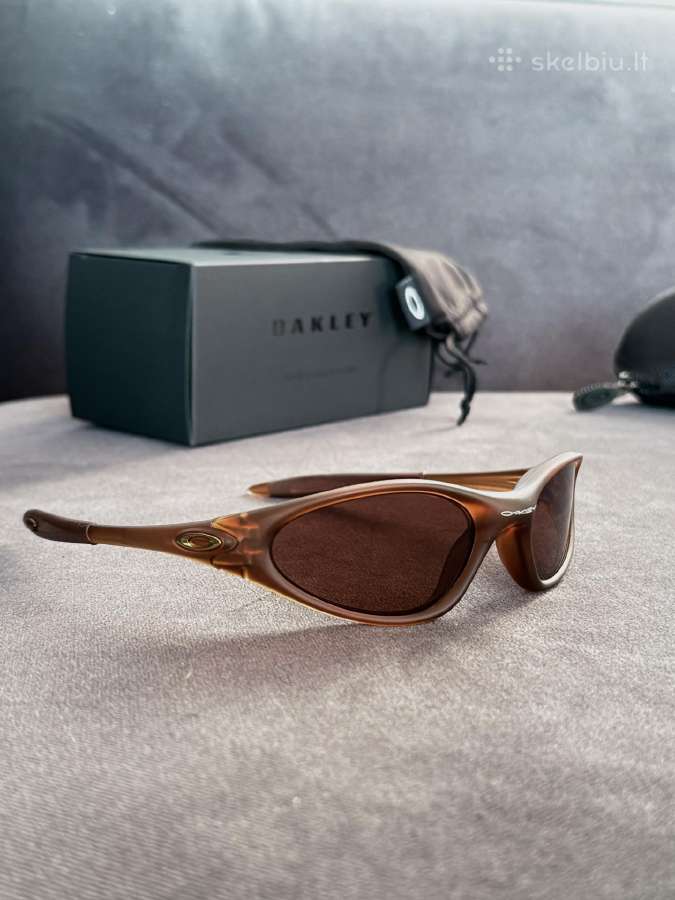Oakley minute
