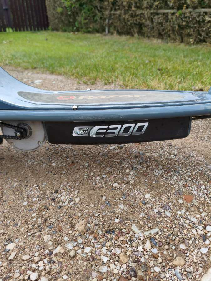 Elektrinis paspirtukas Razor E300 - nuotraukos Nr. 3