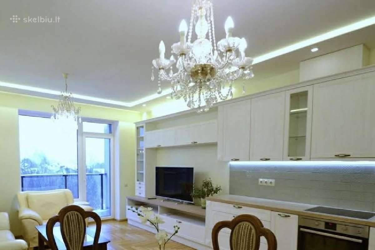Parduodamas itališkas šviestuvas su dviem “bra