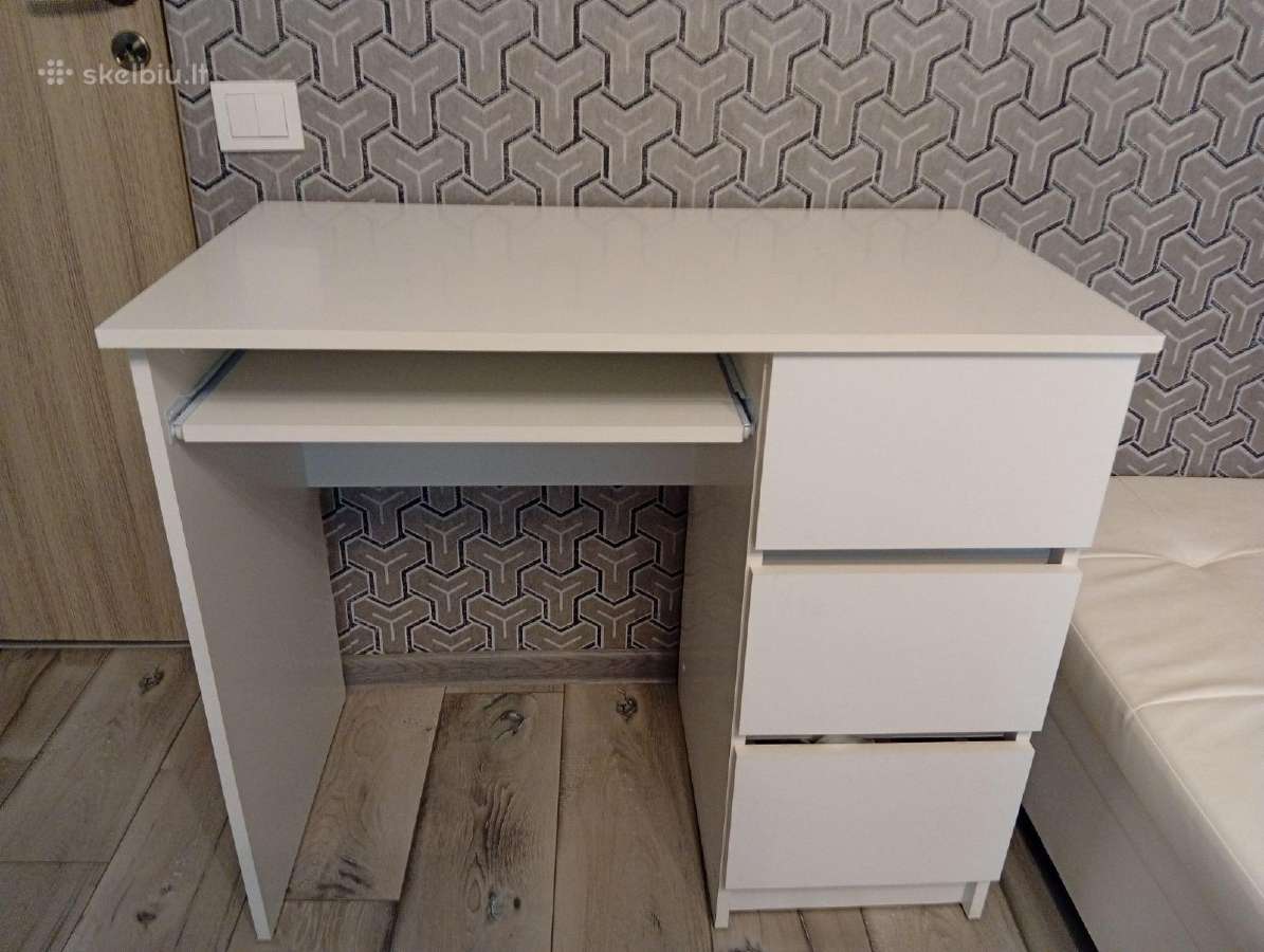 Rašomas stalas