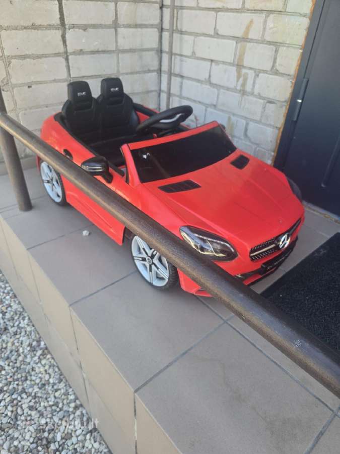 Elektrinis vaikiškas automobilis