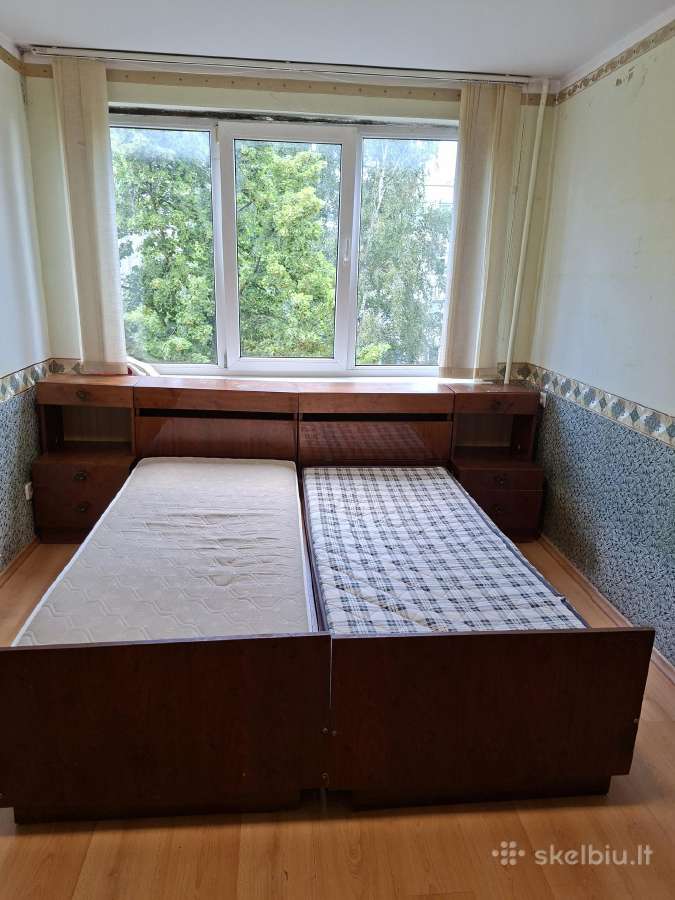 Parduodama miegamojo lova iš dviejų dalių