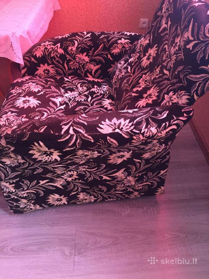 Parduodu sofą-lovą su 2 foteliais ir kilimu