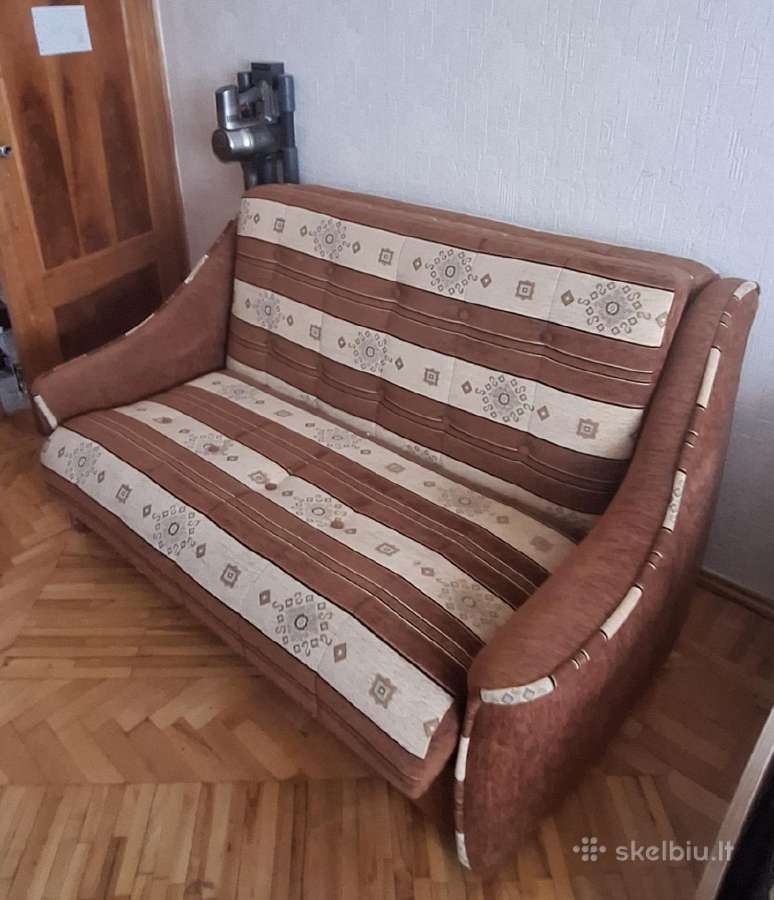 Pusantrinis, fotelis su miegama funkcija