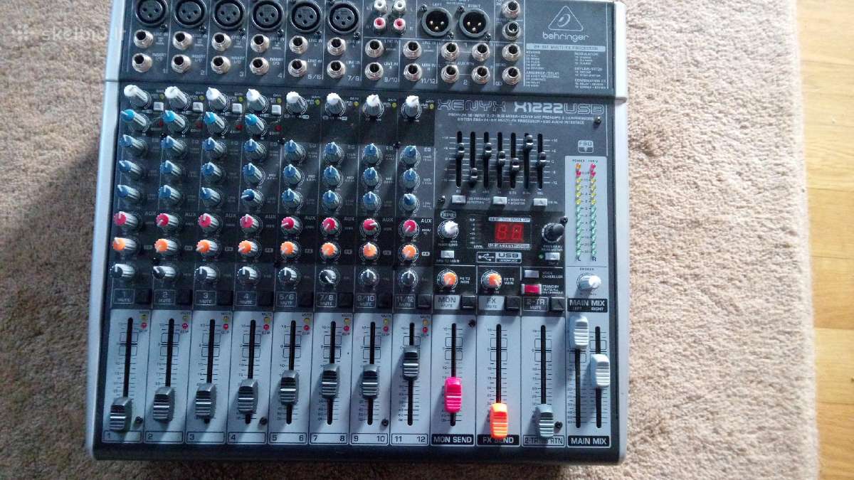 Behringer Xenyx X1222usb mikseris