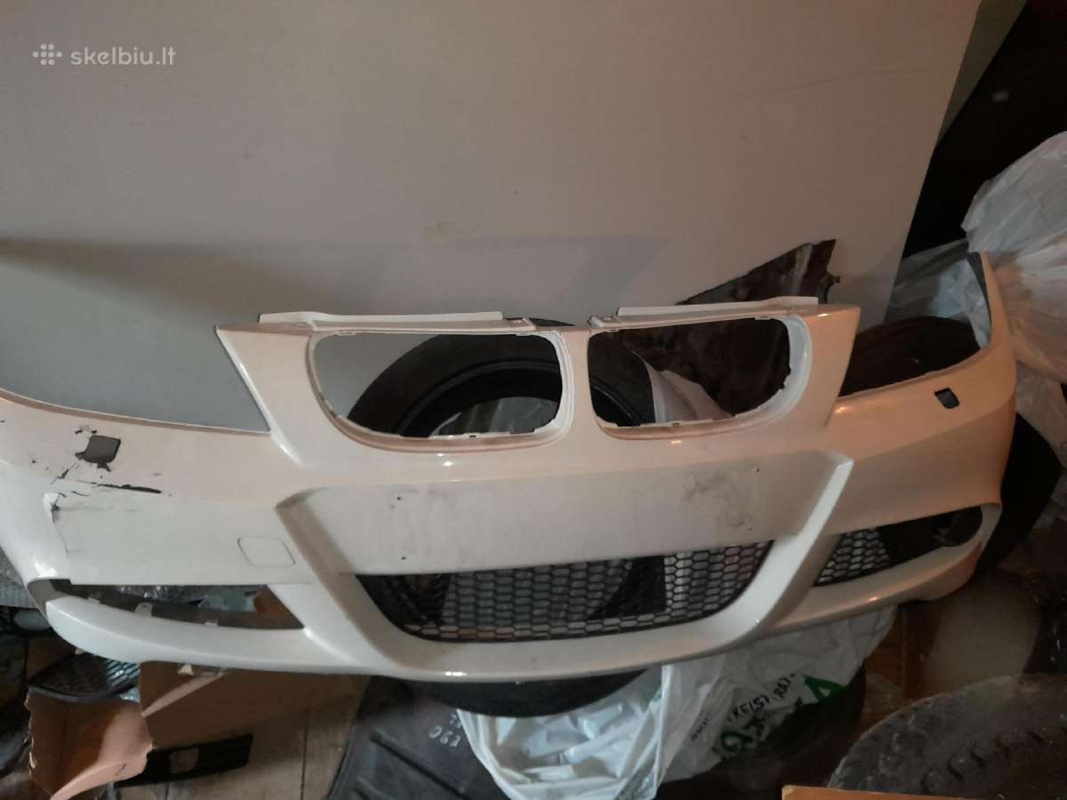 E 90 bamperis su defektu