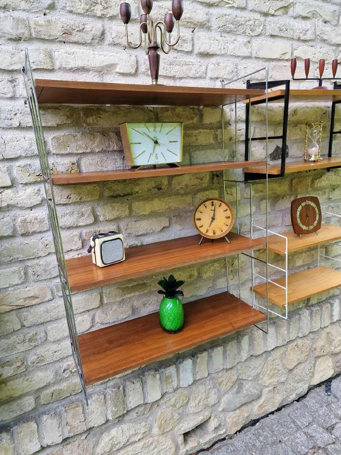 Vintažinės mid century pakabinamos lentynos