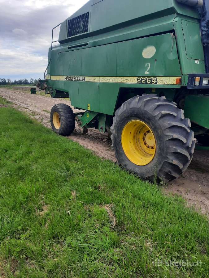 Kombainas John Deere 2264 Dalimis