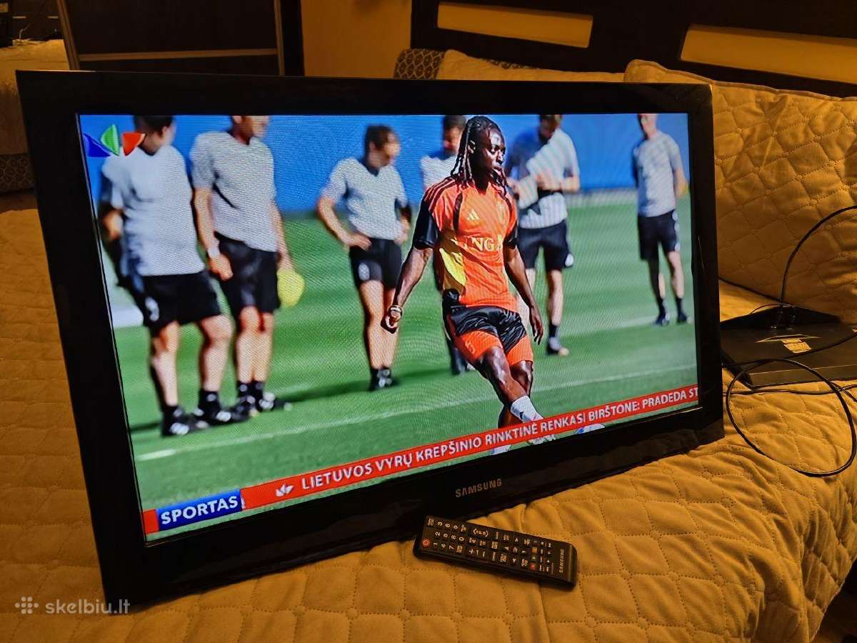 Parduodu TV samsung 32 (82cm)+ laikiklis