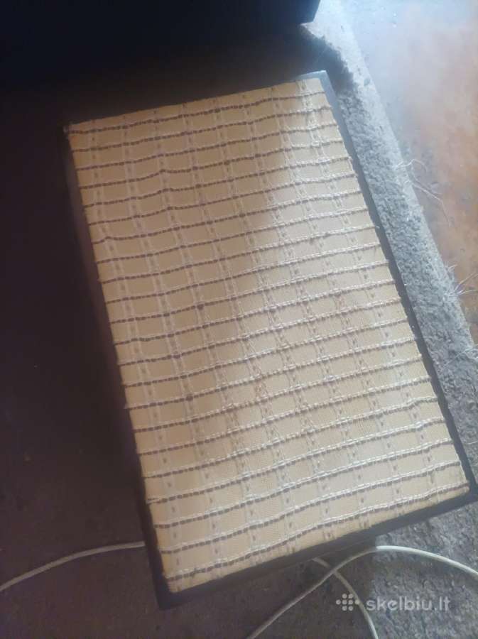 Dvi garso kolonėlės už 30€.