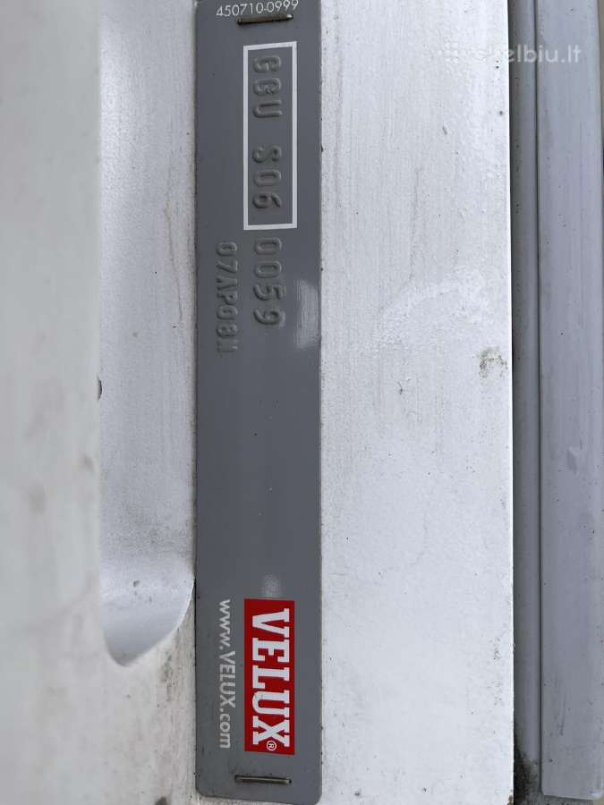 Naudoti atsparūs drėgmei Velux stoglangiai (Ggu)